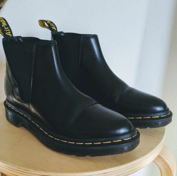 bianca pointed toe chelsea boot